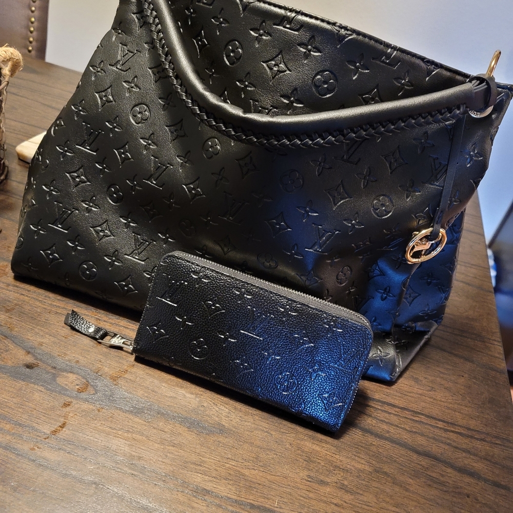 Black purse